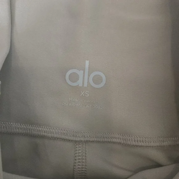 ALO Yoga Beige Leggings - Picture 8 of 9